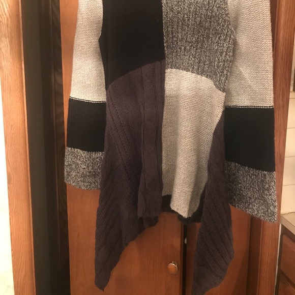 Colorblocked Sweater - Picture 10 of 10